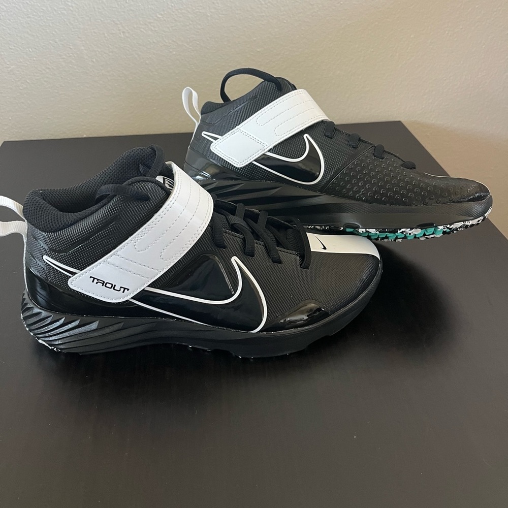 Nike Trout Turf Baseball Cleats - Size 5.5 Youth - New and Never Used